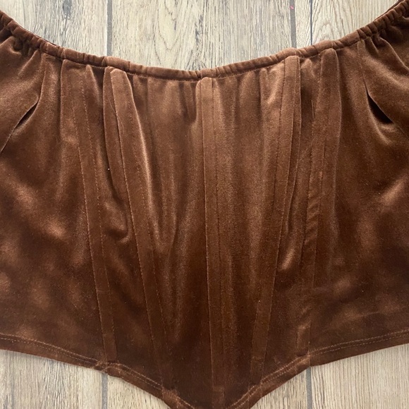 Pretty little corset top! - Picture 4 of 6